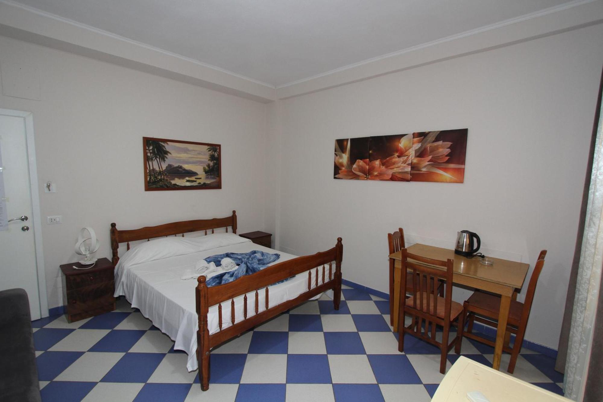 Kompleksi Eli Guest House Dıraç Dış mekan fotoğraf