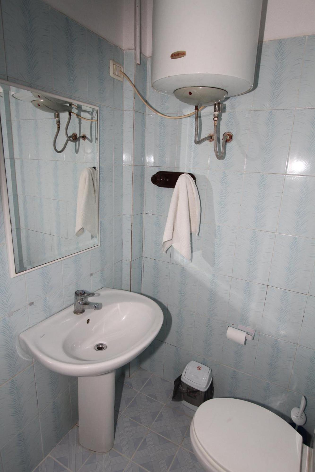 Kompleksi Eli Guest House Dıraç Dış mekan fotoğraf